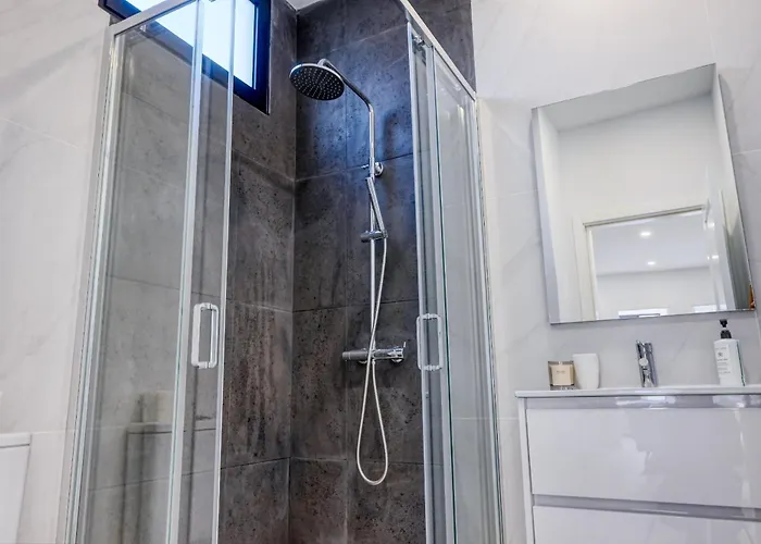 Beco Santa Emilia 2h, A In Madeira *